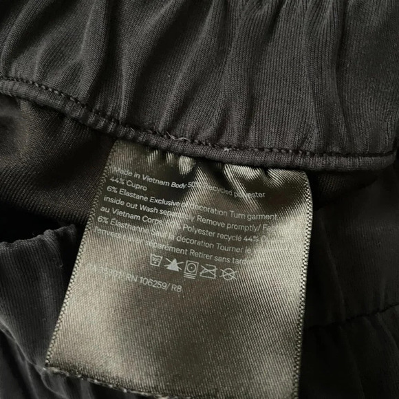 Lululemon Seek Softness Mid Rise Crop Pants Lounge Black Size 8 - Picture 10 of 10